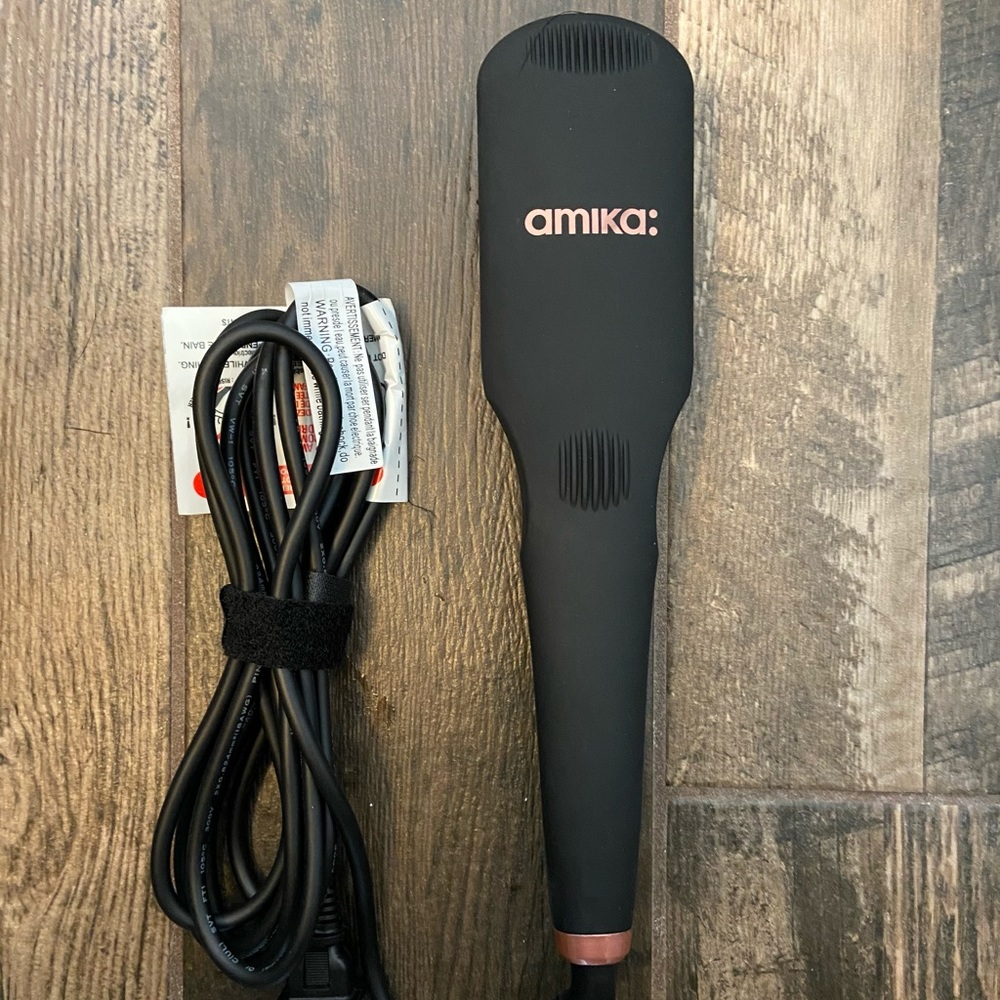 amika polished perfection 1.0 straightening brush